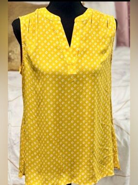 Chaus New York Yellow Sleeveless Blouse Women’s Small V Neck Work Top